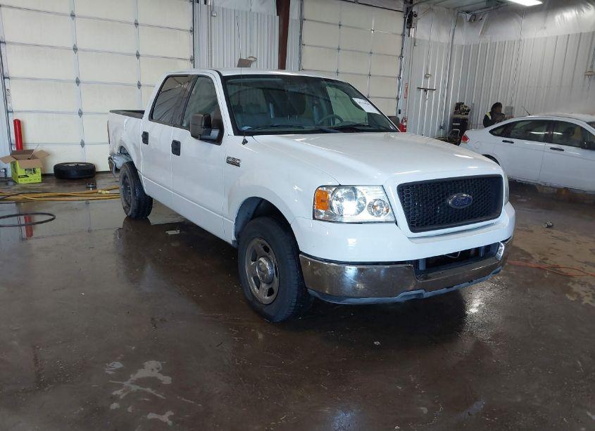 2004 Ford F-150 XLT (VIN 1FTRW12W04KC80266) main photo