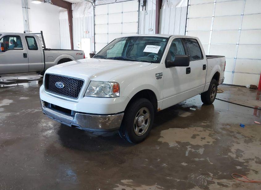 Photo 2 of 2004 Ford F-150 XLT (VIN 1FTRW12W04KC80266)