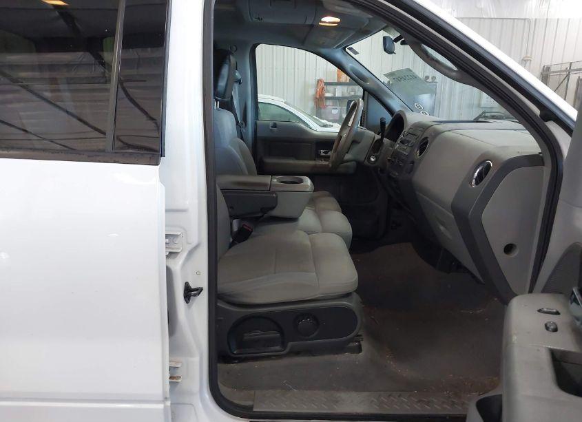 Photo 5 of 2004 Ford F-150 XLT (VIN 1FTRW12W04KC80266)
