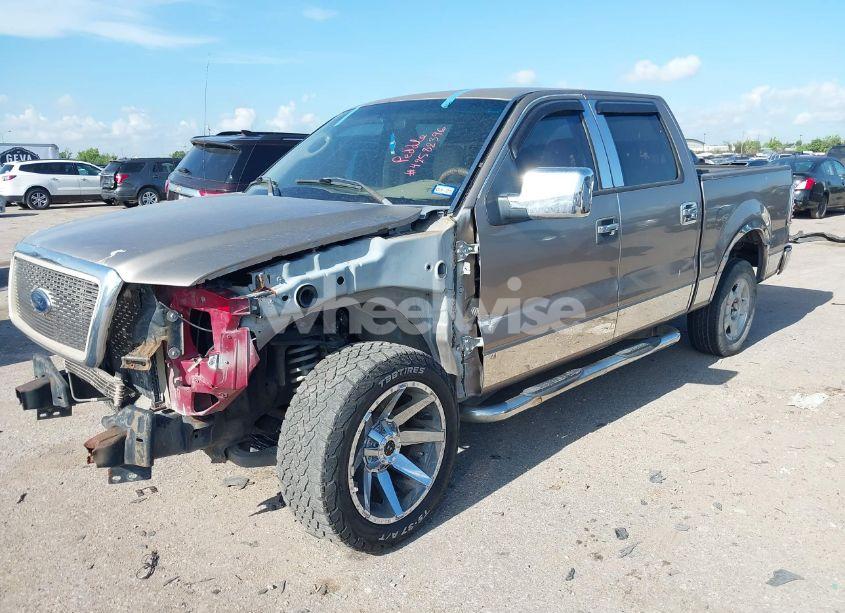 Photo 2 of 2005 Ford F-150 XLT (VIN 1FTRW12W45KC33940)