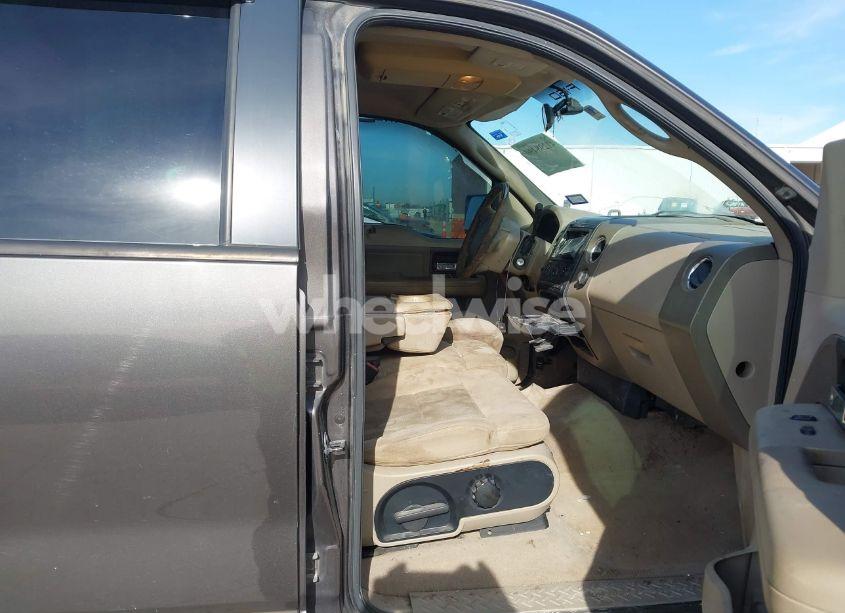 Photo 5 of 2005 Ford F-150 XLT (VIN 1FTRW12W65FA65470)
