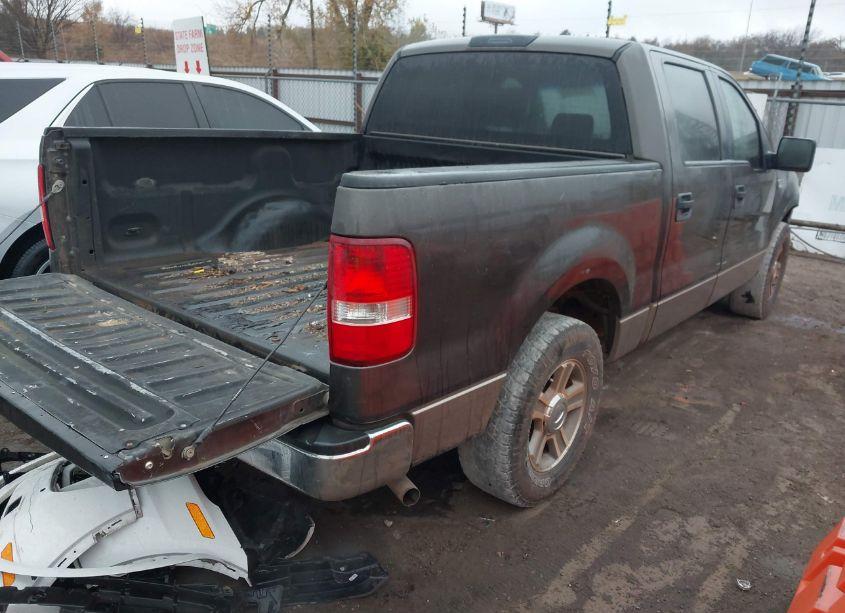 Photo 4 of 2005 Ford F-150 XLT (VIN 1FTRW12W65FB51426)