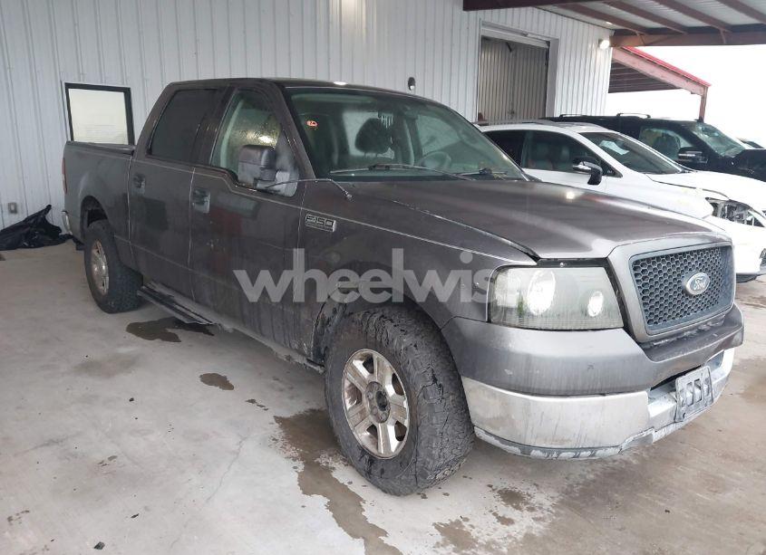 2004 Ford F-150 XLT (VIN 1FTRW12W74KD10296) main photo