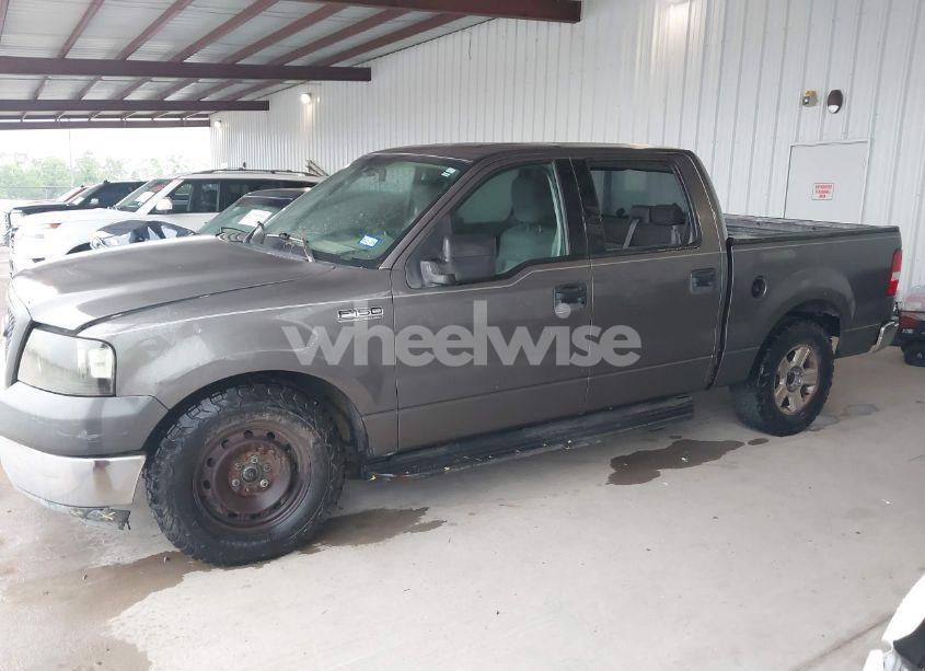 Photo 2 of 2004 Ford F-150 XLT (VIN 1FTRW12W74KD10296)