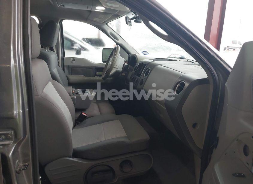 Photo 5 of 2004 Ford F-150 XLT (VIN 1FTRW12W74KD10296)