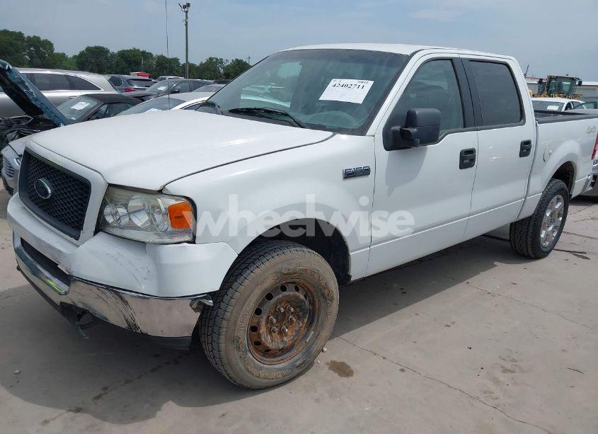 Photo 2 of 2005 Ford F-150 XLT (VIN 1FTRW14W05KE18760)