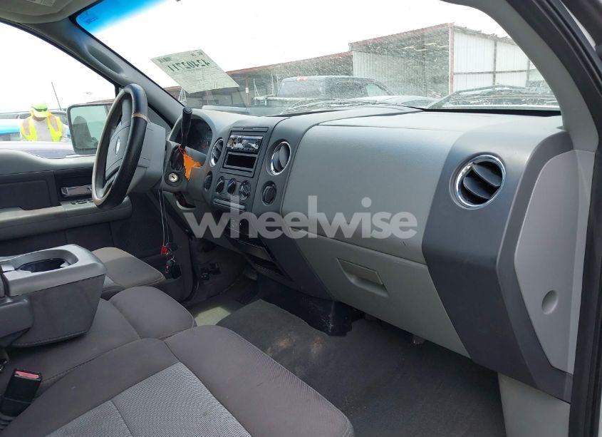 Photo 5 of 2005 Ford F-150 XLT (VIN 1FTRW14W05KE18760)