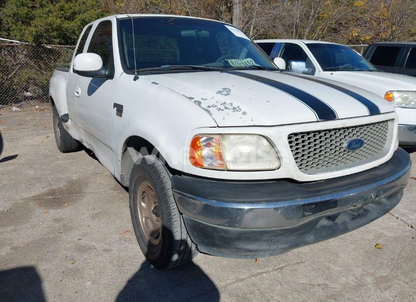 1999 Ford F-150 LARIAT/XL/XLT (VIN 1FTRX07L3XKC19116) main photo