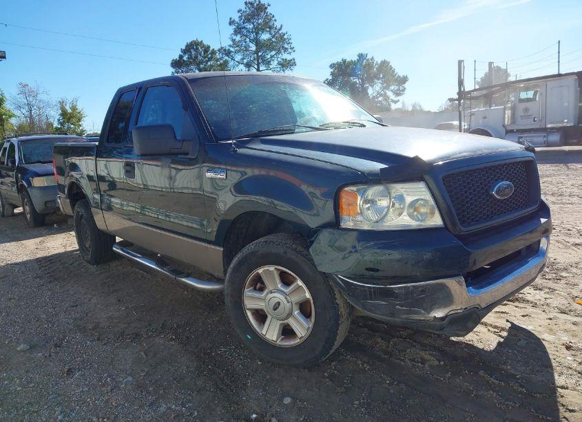 2004 Ford F-150 LARIAT/XLT (VIN 1FTRX12574KB77897) main photo