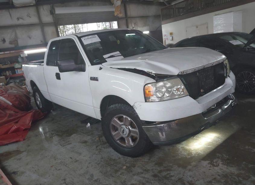 2004 Ford F-150 STX/XL/XLT (VIN 1FTRX12W14NB72220) main photo