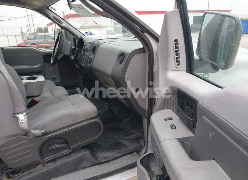 Photo 5 of 2006 Ford F-150 STX/XL/XLT (VIN 1FTRX12W26FA10366)