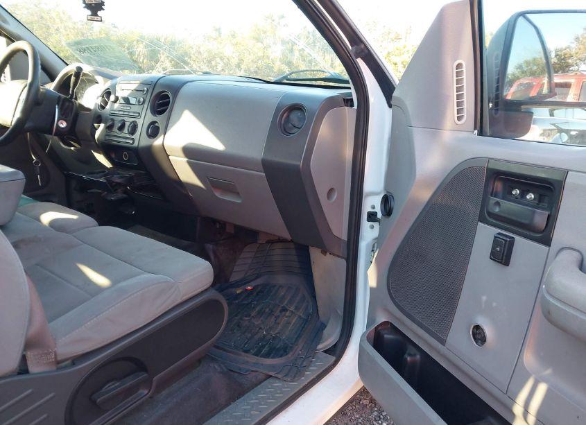 Photo 5 of 2007 Ford F-150 STX/XL/XLT (VIN 1FTRX12W57FA62463)