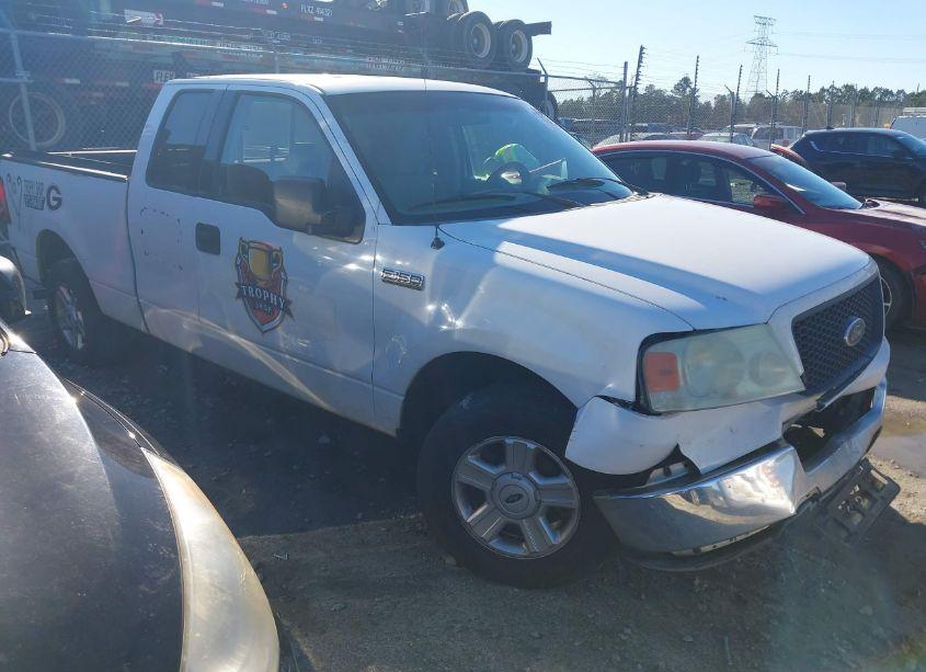 2004 Ford F-150 STX/XL/XLT (VIN 1FTRX12W74NB19523) main photo