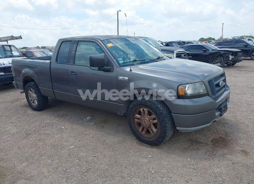 2004 Ford F-150 STX/XL/XLT (VIN 1FTRX12WX4FA28000) main photo