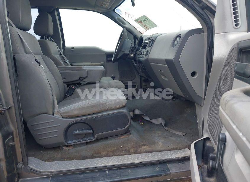 Photo 5 of 2004 Ford F-150 STX/XL/XLT (VIN 1FTRX12WX4FA28000)