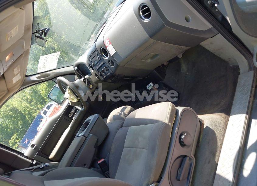 Photo 5 of 2004 Ford F-150 STX/XL/XLT (VIN 1FTRX14W14NC54607)