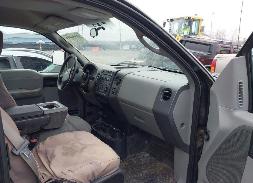 Photo 5 of 2006 Ford F-150 STX/XL/XLT (VIN 1FTRX14W26NB70735)