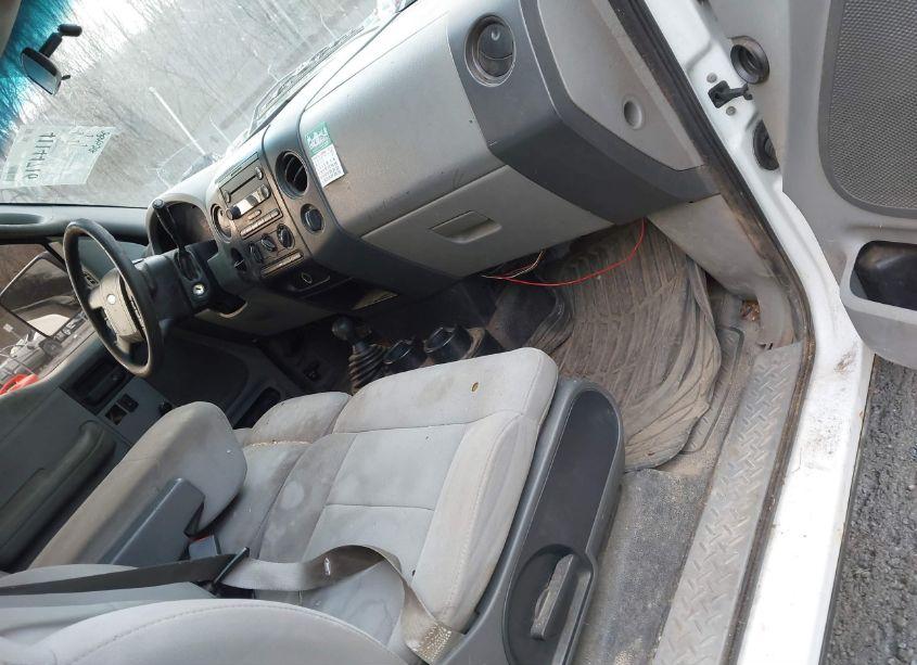 Photo 5 of 2005 Ford F-150 STX/XL/XLT (VIN 1FTRX14W35NB66160)