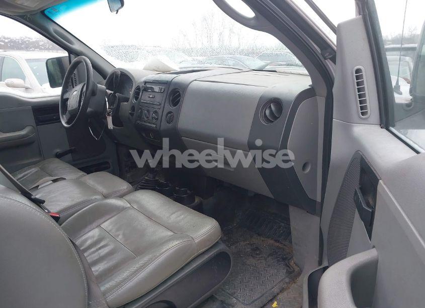 Photo 5 of 2005 Ford F-150 STX/XL/XLT (VIN 1FTRX14W85NB14734)