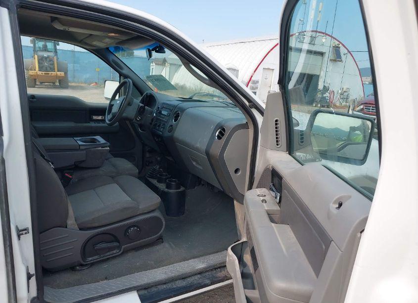 Photo 5 of 2005 Ford F-150 STX/XL/XLT (VIN 1FTRX14W95FA49743)