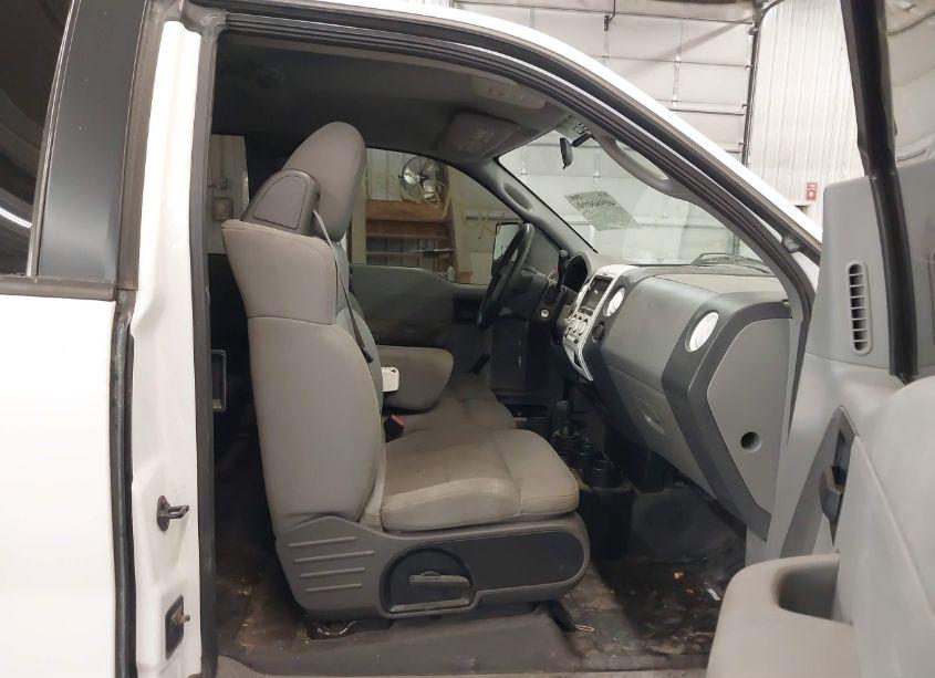 Photo 5 of 2005 Ford F-150 STX/XL/XLT (VIN 1FTRX14W95NA09832)