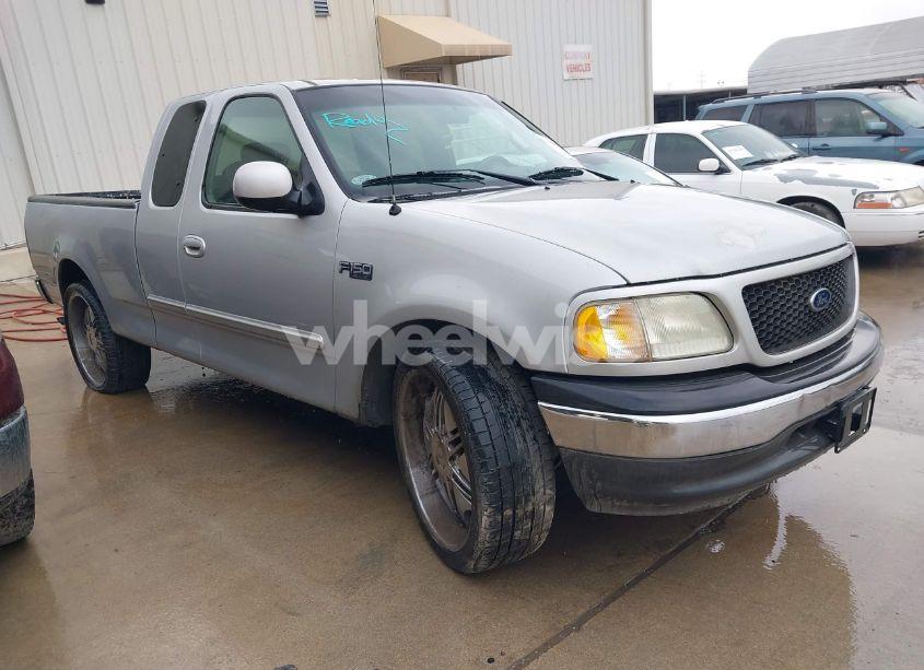 2002 Ford F-150 XL/XLT (VIN 1FTRX17242NA04302) main photo