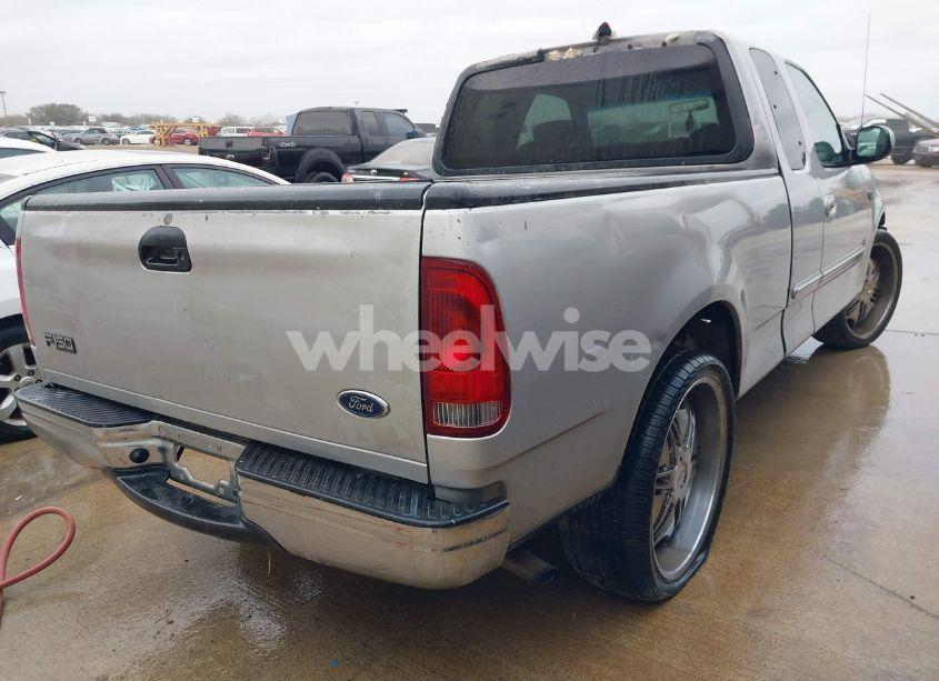 Photo 4 of 2002 Ford F-150 XL/XLT (VIN 1FTRX17242NA04302)