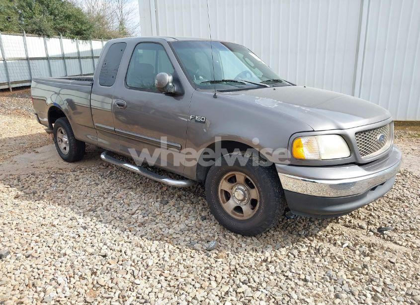 2002 Ford F-150 XL/XLT (VIN 1FTRX17282NC03269) main photo