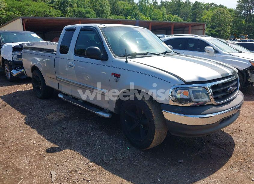 2003 Ford F-150 XL/XLT (VIN 1FTRX172X3NB81180) main photo