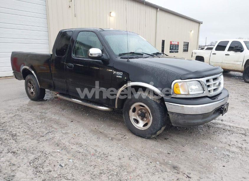 2002 Ford F-150 LARIAT/XL/XLT (VIN 1FTRX17L02NB94835) main photo