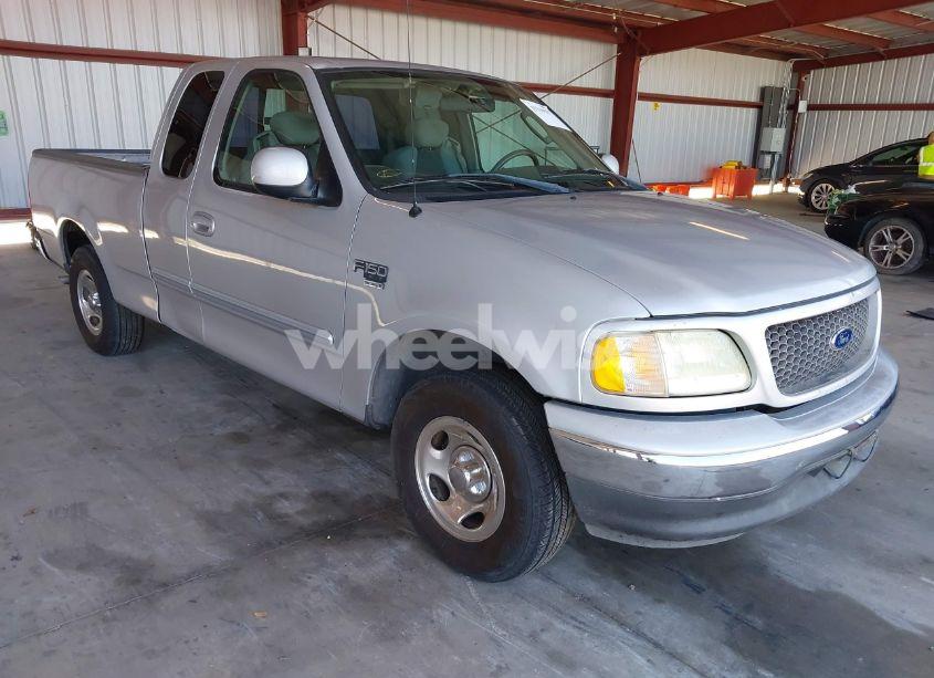 2003 Ford F-150 LARIAT/XL/XLT (VIN 1FTRX17L13KA98747) main photo