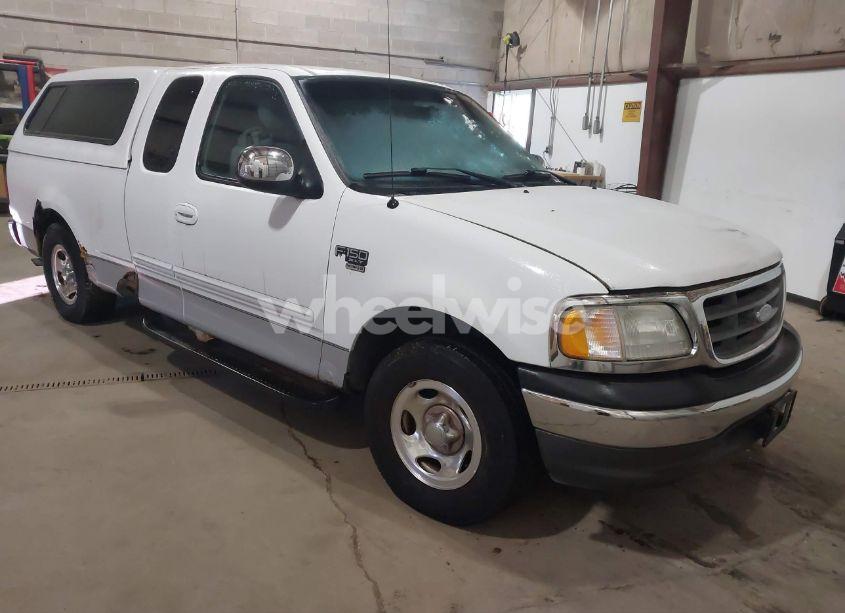 2002 Ford F-150 LARIAT/XL/XLT (VIN 1FTRX17L32NB95395) main photo