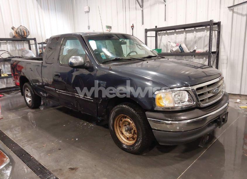 2001 Ford F-150 LARIAT/XL/XLT (VIN 1FTRX17L61NB44147) main photo