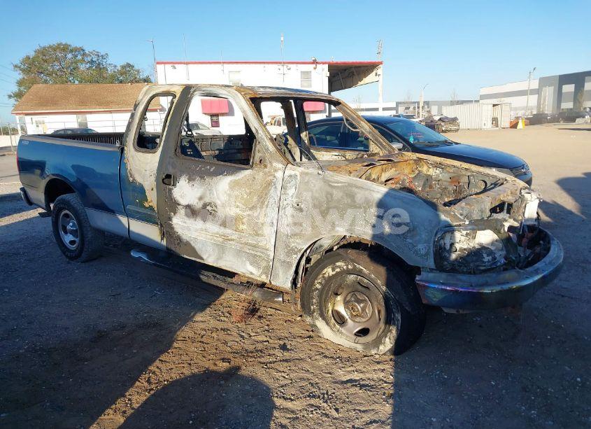 2000 Ford F-150 LARIAT/WORK SERIES/XL/XLT (VIN 1FTRX17W2YNB01266) main photo