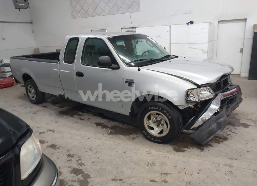 2002 Ford F-150 LARIAT/XL/XLT (VIN 1FTRX17W52NB23883) main photo