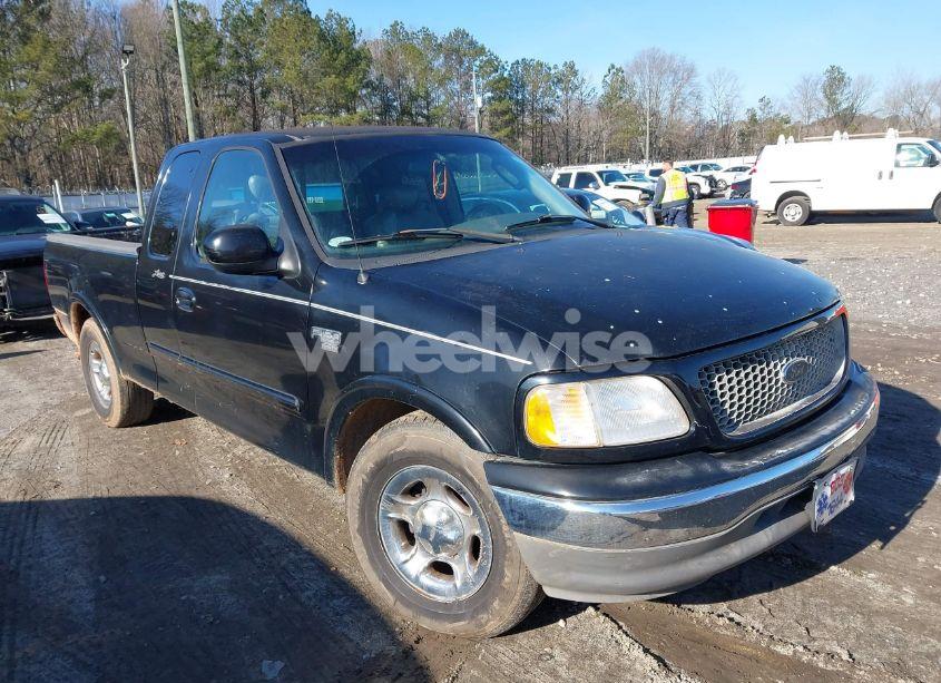 2002 Ford F-150 LARIAT/XL/XLT (VIN 1FTRX17W72NB16918) main photo