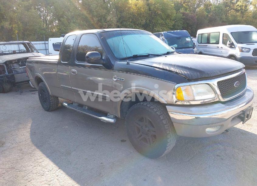 2003 Ford F-150 LARIAT/XL/XLT (VIN 1FTRX18L03NB24140) main photo