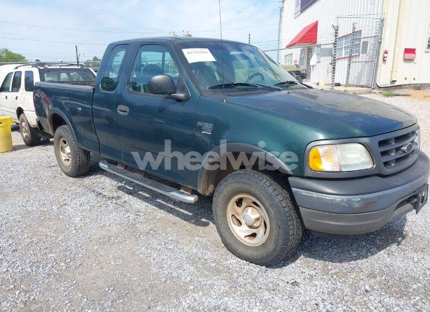 2003 Ford F-150 LARIAT/XL/XLT (VIN 1FTRX18L13NB27919) main photo