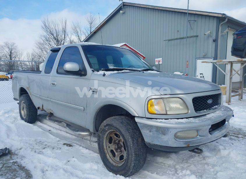 1998 Ford F-150 LARIAT/STANDARD/XL/XLT (VIN 1FTRX18L1WNC01067) main photo