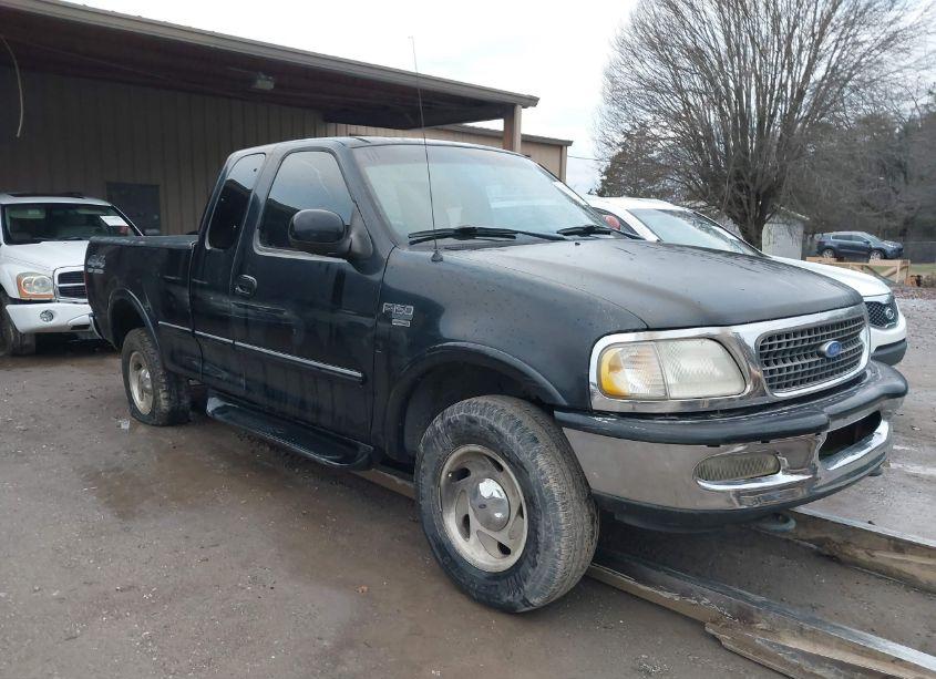 1998 Ford F-150 LARIAT/STANDARD/XL/XLT (VIN 1FTRX18L3WNB02668) main photo