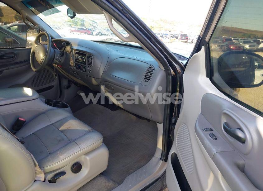 Photo 5 of 2002 Ford F-150 LARIAT/XL/XLT (VIN 1FTRX18L42NA12388)