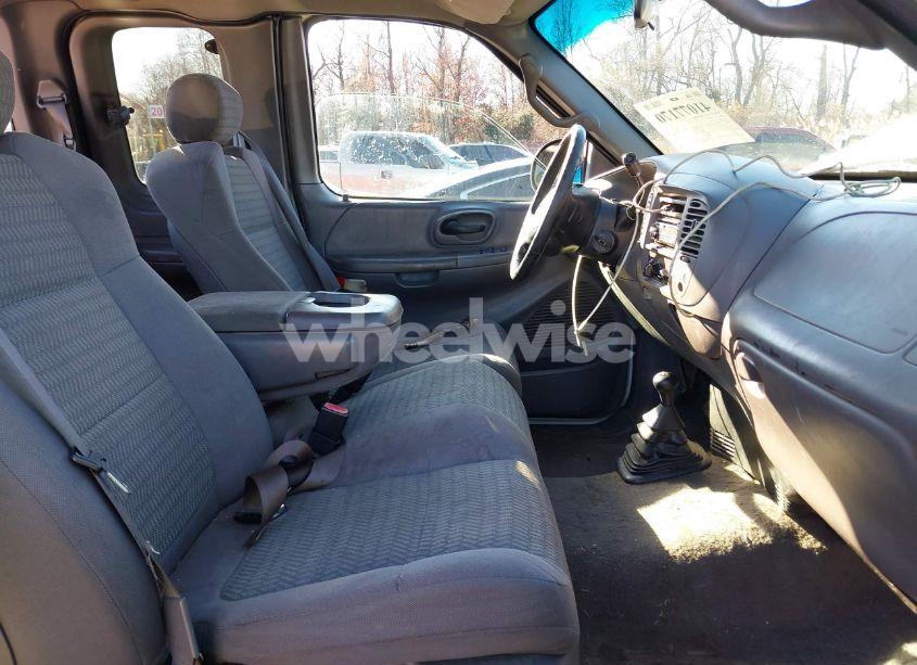 Photo 5 of 2001 Ford F-150 LARIAT/XL/XLT (VIN 1FTRX18L51NB30674)