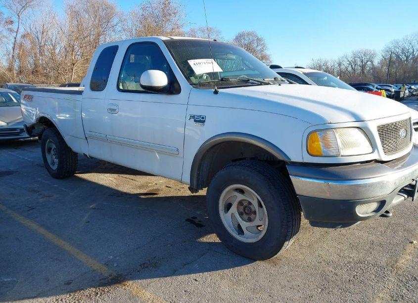 2002 Ford F-150 LARIAT/XL/XLT (VIN 1FTRX18L62KC40071) main photo
