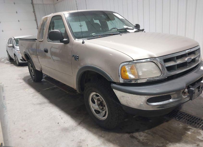 1998 Ford F-150 LARIAT/STANDARD/XL/XLT (VIN 1FTRX18L9WNA20301) main photo