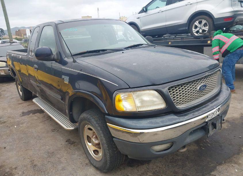 2000 Ford F-150 LARIAT/WORK SERIES/XL/XLT (VIN 1FTRX18W3YKB11143) main photo