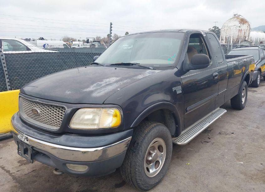 Photo 2 of 2000 Ford F-150 LARIAT/WORK SERIES/XL/XLT (VIN 1FTRX18W3YKB11143)