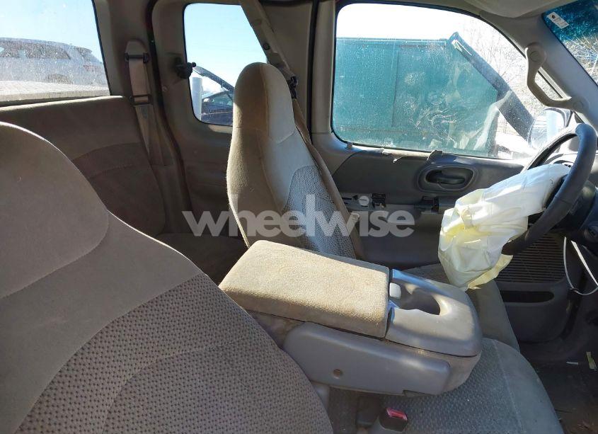 Photo 5 of 2000 Ford F-150 LARIAT/WORK SERIES/XL/XLT (VIN 1FTRX18W3YNA68213)