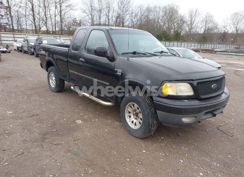 2002 Ford F-150 LARIAT/XL/XLT (VIN 1FTRX18W52NA84310) main photo