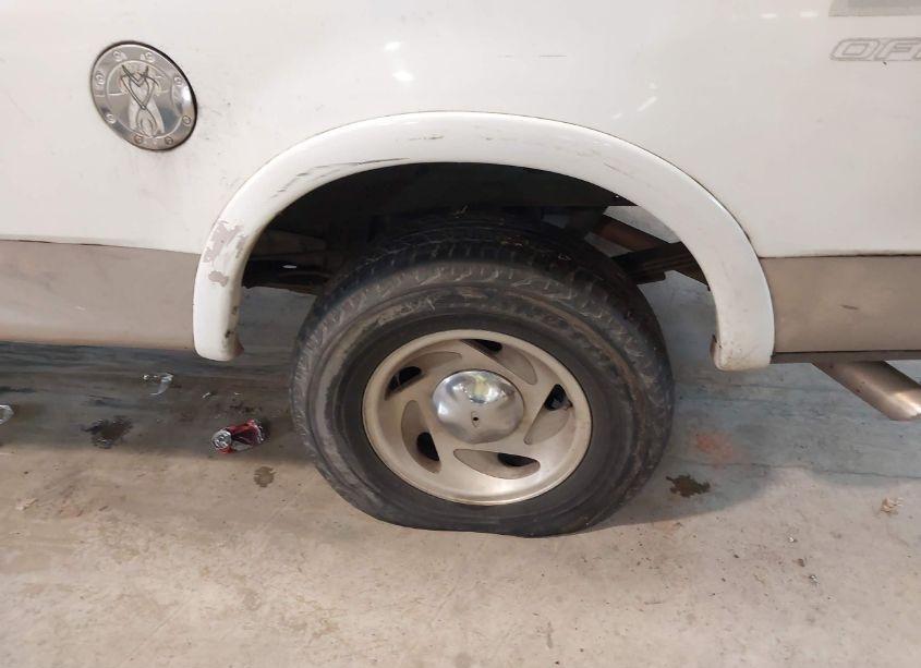 Photo 12 of 2000 Ford F-150 LARIAT/WORK SERIES/XL/XLT (VIN 1FTRX18W7YNA62690)