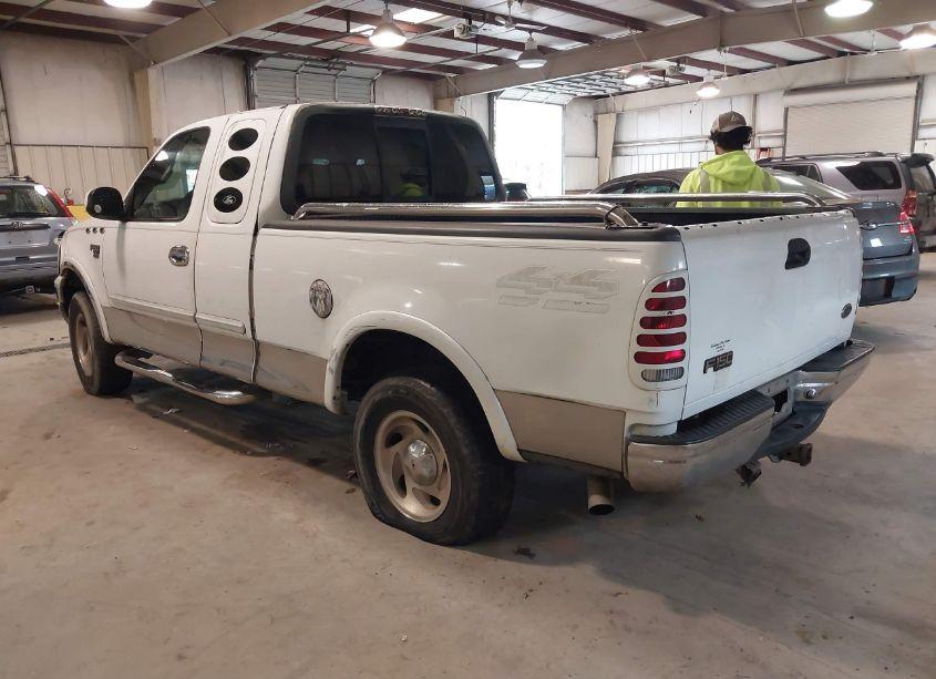 Photo 3 of 2000 Ford F-150 LARIAT/WORK SERIES/XL/XLT (VIN 1FTRX18W7YNA62690)